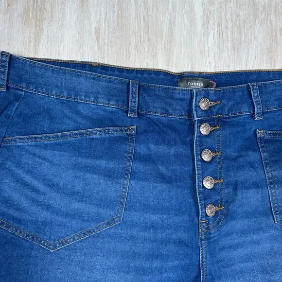 NWT Torrid High Rise Button Fly Cropped Wide Leg Jeans Plus 26 Blue Denim Casual - Picture 3 of 16